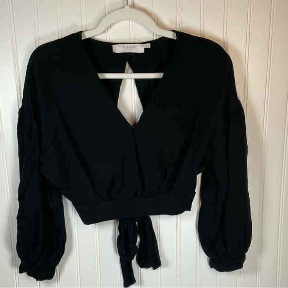 ASTR THE LABEL Long Sleeve Black Crop Top Tie Back - Picture 1 of 5